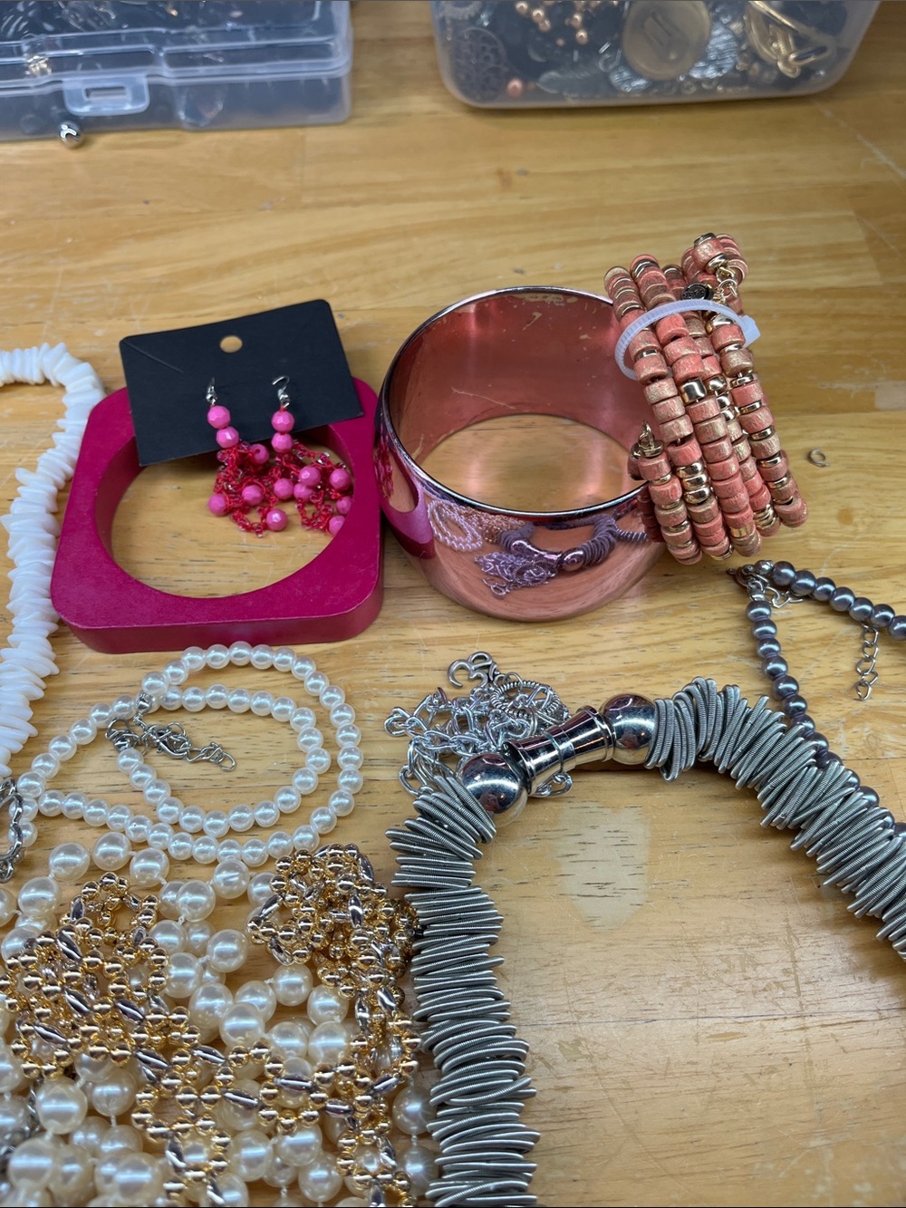 Scrap jewelry lot, lot 0517A, 4.36 lbs - Picture 8 of 11